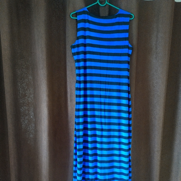 Full length slit dress - Picture 7 of 9